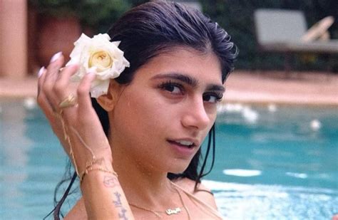 mia khalifa ropa interior|Mia Khalifa posó de espaldas sin corpiño con una micro tanga y ...